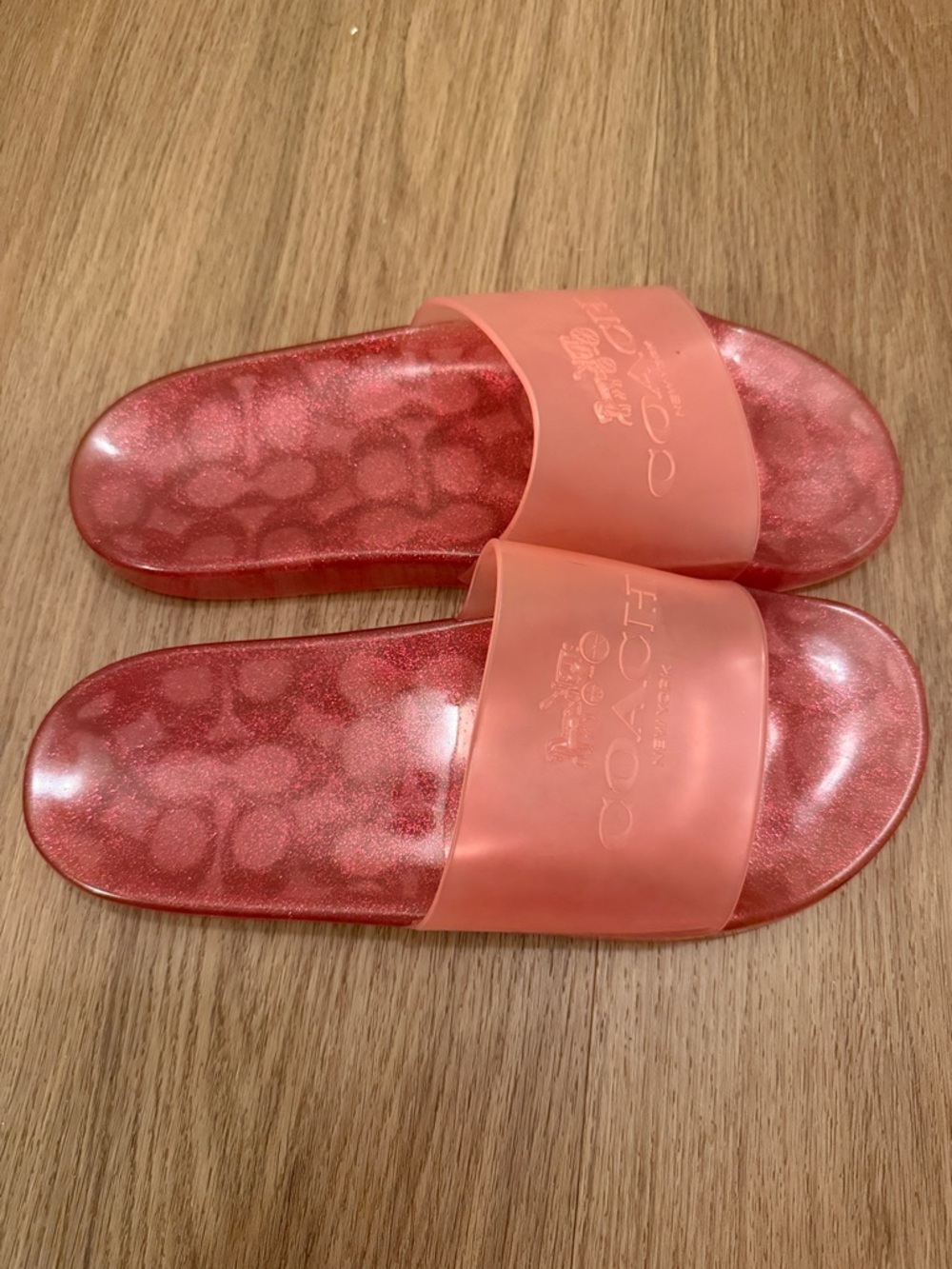 SUPER CUTE Coach Translucent Pink Logo Slide Sandals with Glitter Red Footbeds - Picture 5 of 5